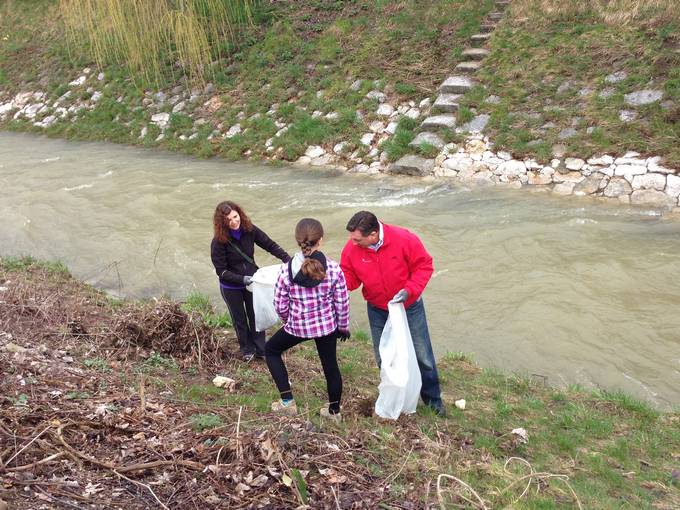 
Predsednik republike Borut Pahor se je danes v Velenju udeležil tradicionalne spomladanske čistilne akcije.
